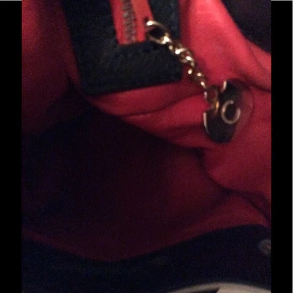 Celine Black and Cream Shoulder Bag - Picture 8 of 8